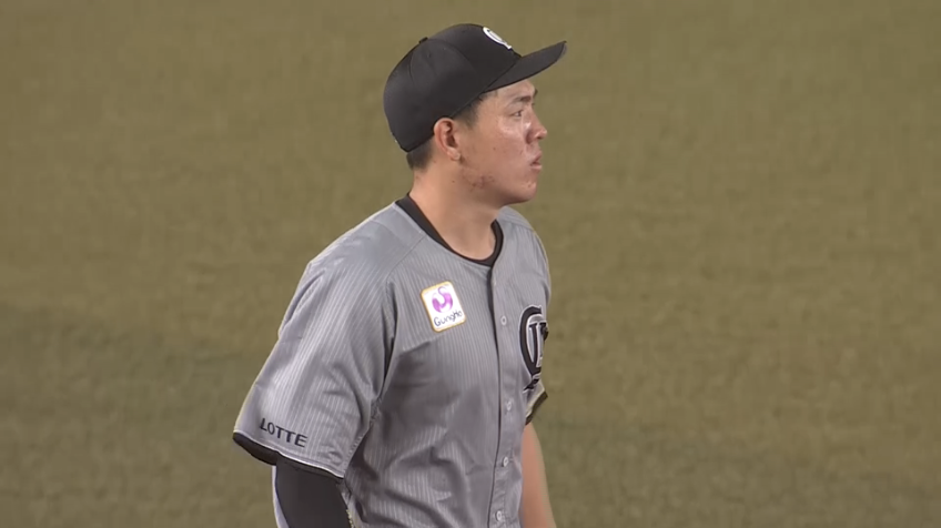 5回表・M安田尚憲 強風の中のフライをナイスキャッチ!!