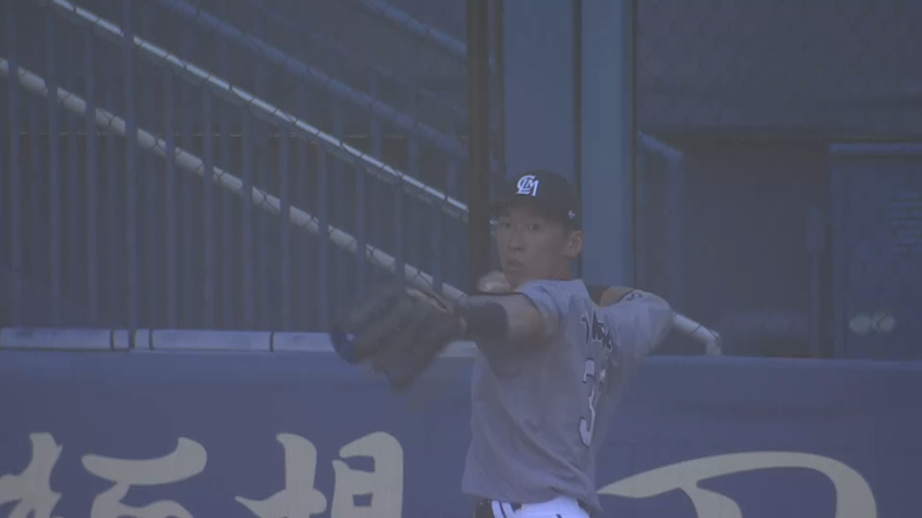 5回表・M高部瑛斗 強風の中フェンス際の打球をジャンピングキャッチ!!