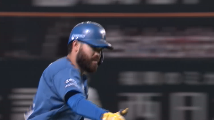 5回表・Fヌニエス 打った瞬間!! レフトスタンドへ特大の一発を放つ!!