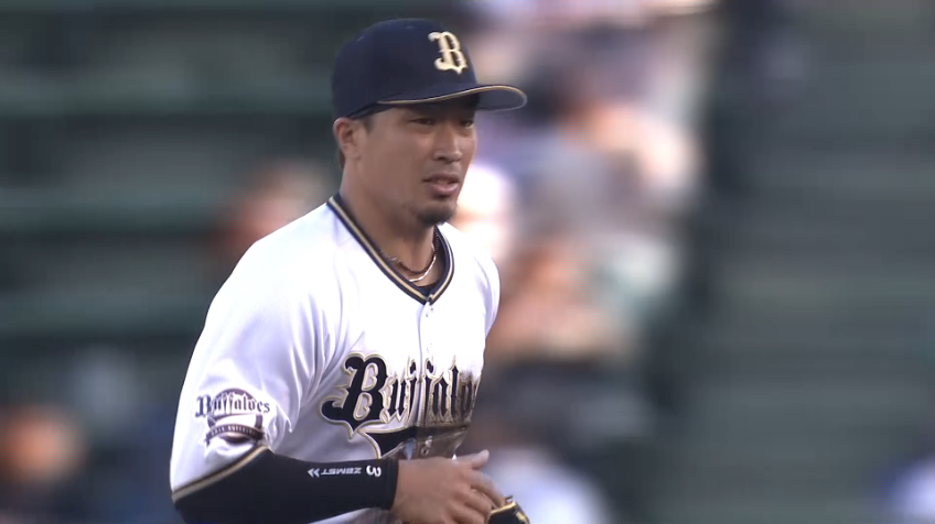 2回裏・B安達了一 センターへ抜けそうな打球をダイビングキャッチ!! 追加点を防ぐ!!