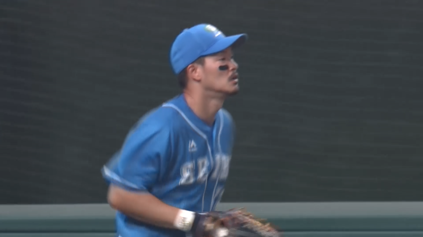 7回表・L川越誠司 落下点へ一直線!! チームを救うファインプレー!!