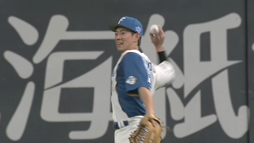 2回表・F松本剛 難しい強い打球をジャンピングキャッチ!!