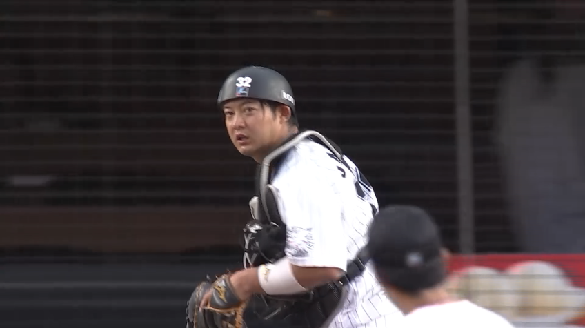 1回表・M佐藤都志也 難しい体勢からの素早い送球でランナーの盗塁を阻止!!