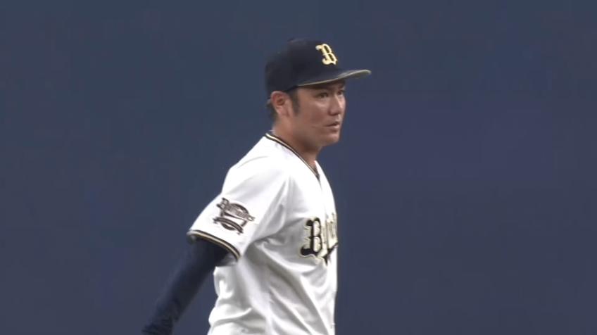 9回表・B大城滉二 セカンドの深い位置から正確送球!!