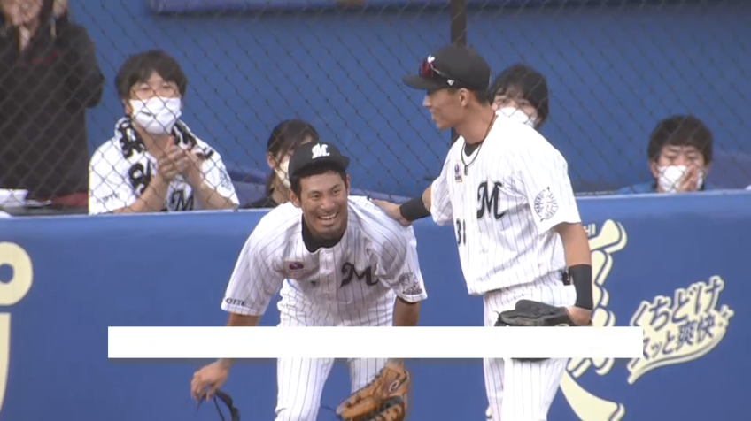 1回表・M荻野貴司 フェンスを恐れないジャンピングキャッチ!!