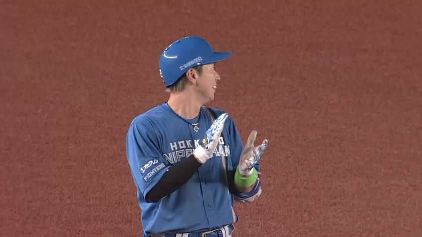 7回表・F松本剛 光る勝負強さ!! ライトライン際にポトリと落ちるタイムリー3ベースヒット!!