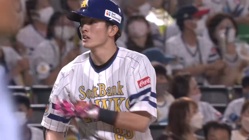 8回裏・H周東佑京 さすがのスピード!! 3ベースヒットを放ち、チャンスメイク!!