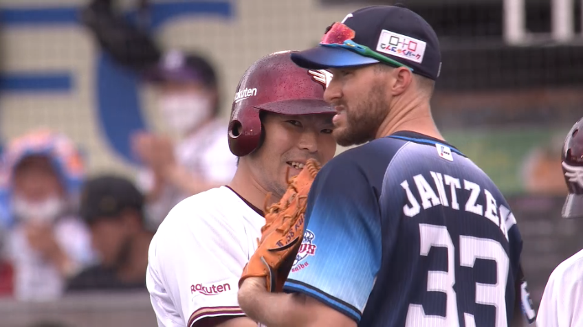 3回裏・E島内宏明 取られたら取り返す!! センターへタイムリーヒットを放つ!!