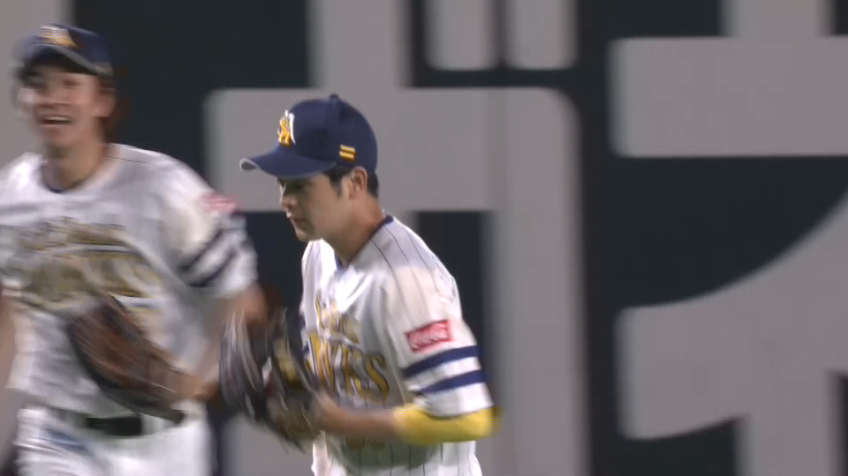 2回表・H川瀬晃 抜けそうな打球に追いついた!! 逆シングルで捌いてアウトを奪う!!