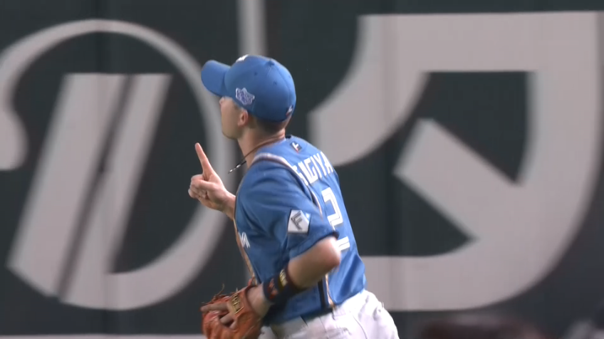 5回裏・F杉谷拳士 一二塁間は破らせない!! 好プレーで先頭バッターをアウトに!!