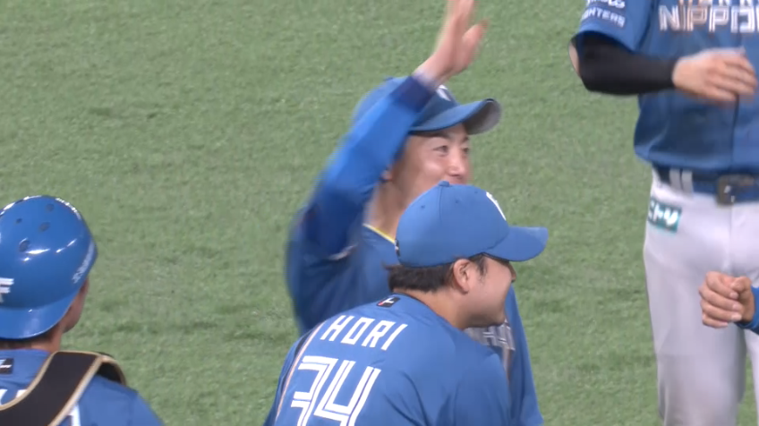 9回裏・F谷内亮太 チームを救う好プレー!! ダイビングキャッチと素早い送球でアウトを奪って4連勝!!