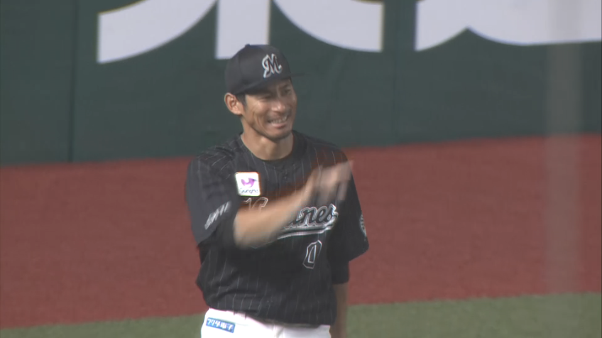 6回裏・M荻野貴司 フェンス際でナイスキャッチ!!