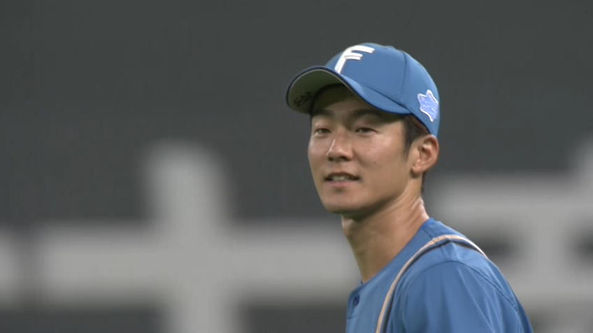 7回表・F石井一成 一二塁間を抜けそうな打球をナイスキャッチ!!