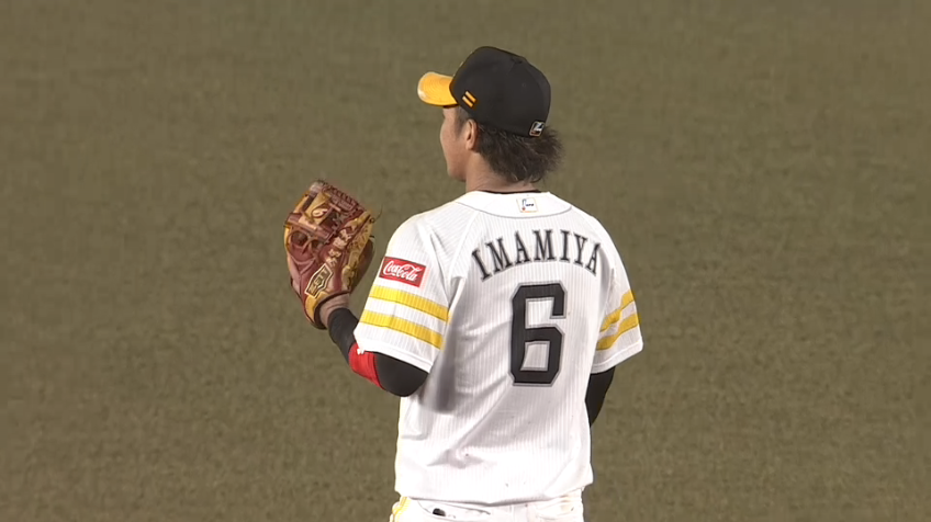 9回裏・H今宮健太 軽快なランニングスローで出塁を許さない!!