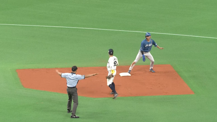 2回裏・F淺間大基 チャンスを作る盗塁!! 今季11個目!!