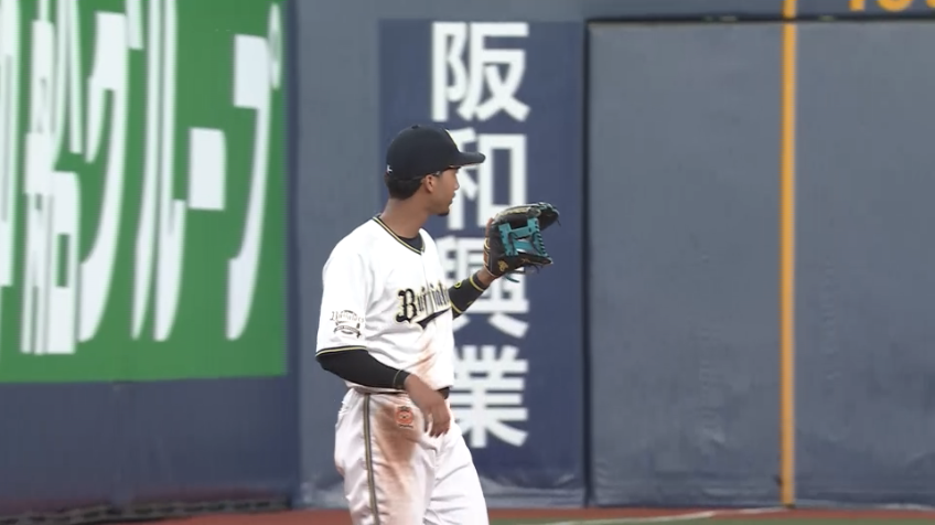 5回表・B宗佑磨 今日も魅せた!! 正面の難しい打球を好捕!!