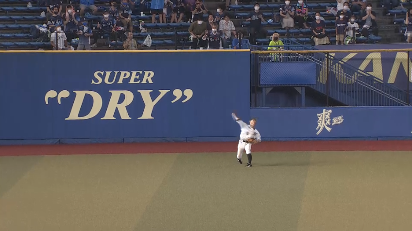 9回表・M荻野貴司 クッションボールを上手く処理!! レフトフェンス直撃の当たりを単打に抑える!!