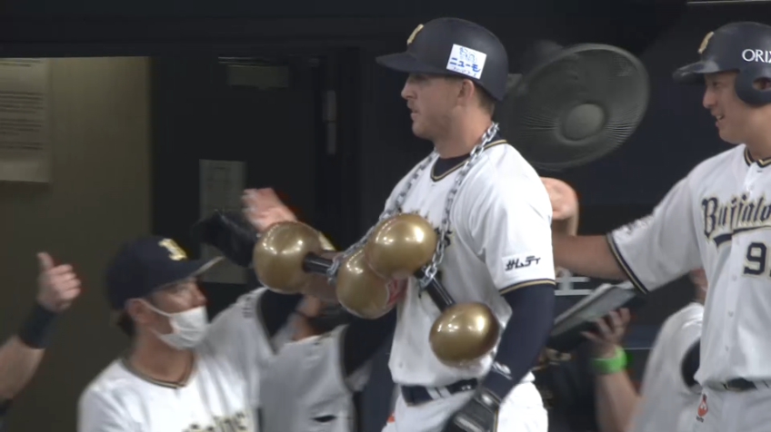 2回裏・Bマッカーシー ライトスタンドへ先制の2ランホームランを放つ!!