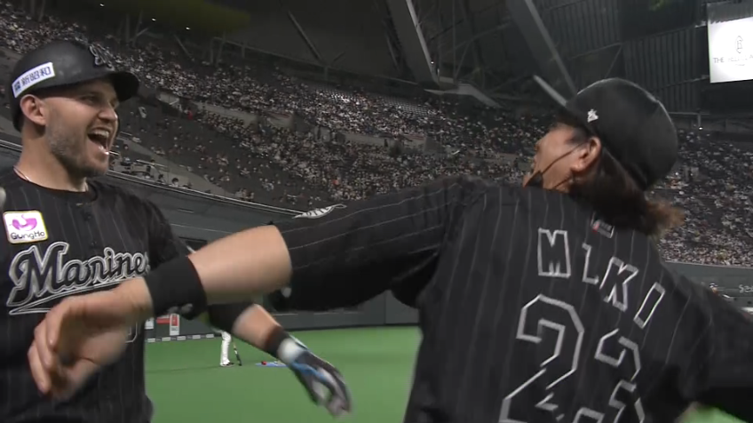 5回表・Mレアード 2者連続ホームランでついに逆転!! レフトスタンドへのホームランを放つ!!