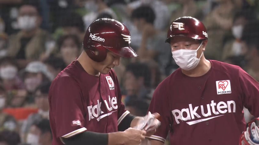 4回表・E岡島豪郎 一二塁間を破るタイムリーで貴重な追加点をあげる‼