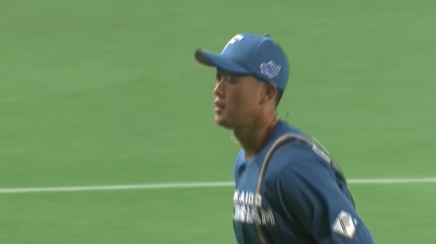 5回表・F佐藤龍世 難しいバウンドにも上手に合わせてダブルプレーに!!