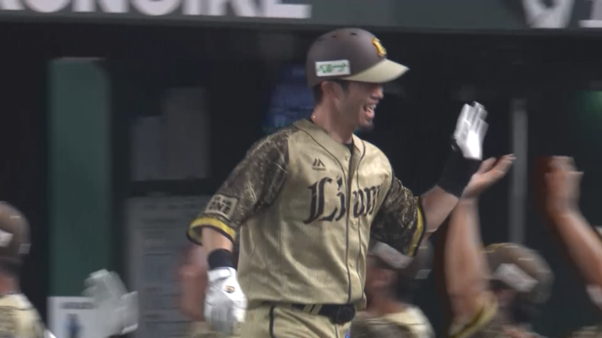 3回裏・L外崎修汰 捉えた打球はレフトスタンドへ!! 2ランホームランを放つ!!