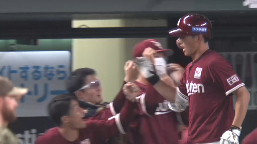 6回表・E辰己涼介 甘い球を逃さない!! 打球はスタンド上段へ飛び込む!!