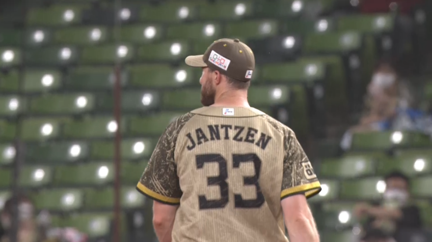 9回表・Lジャンセン・ウィティ チームを鼓舞するファインプレー!!