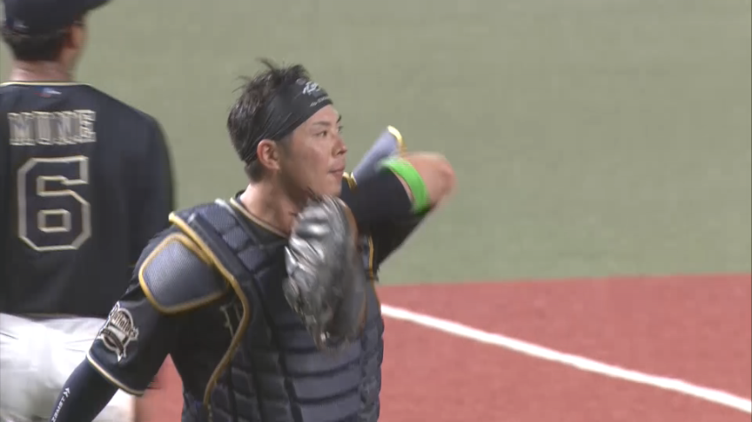 5回裏・B若月健矢 エースを助ける好守備!! 素早い反応とダッシュでファールフライを掴み取る!!