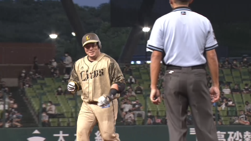 4回裏・L山川穂高 レフトポール際へ!! 今季33号3ランホームラン!!