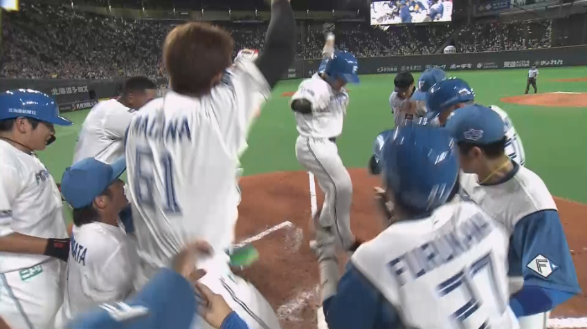 9回裏・F近藤健介 バースデー弾!! 逆転サヨナラ3ランホームランを放つ!!