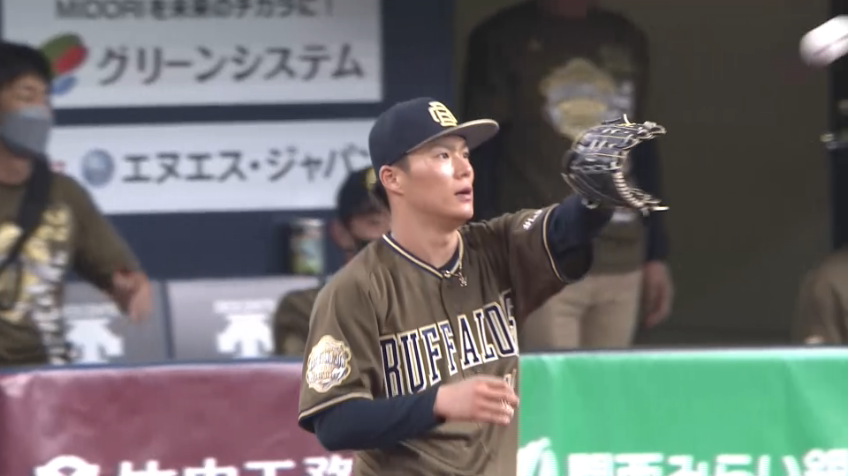 7回表・B山本由伸 見事なジャンピングスローでアウトをもぎ取る!!