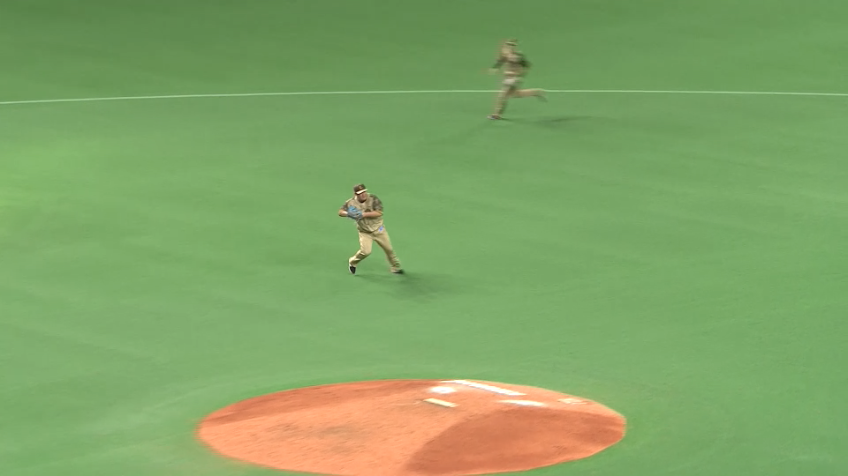 10回裏・L中村剛也 素早い反応で見事なフィールディングを見せる!!