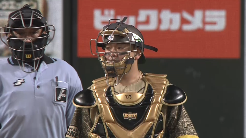 4回裏・L森友哉 素早い送球で盗塁を阻止した!!