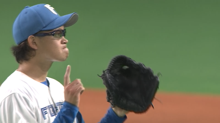 6回表・F鈴木健矢 ガッツポーズ!! ストレートで強打者から空振り三振を奪う!!