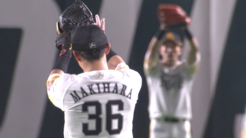 5回表・H牧原大成 勝ち越し点は許さない!! ホームへ完璧な返球を見せる!!