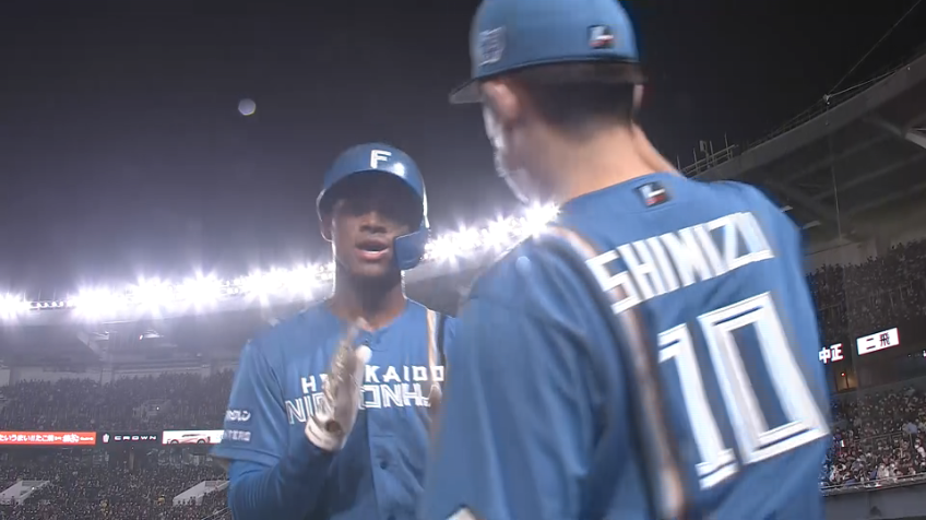 5回表・F万波中正 バックスクリーンへのソロホームランで点差を縮める!!