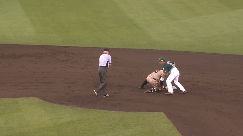 2回表・E岡島豪郎 好返球でアウトを奪う!!