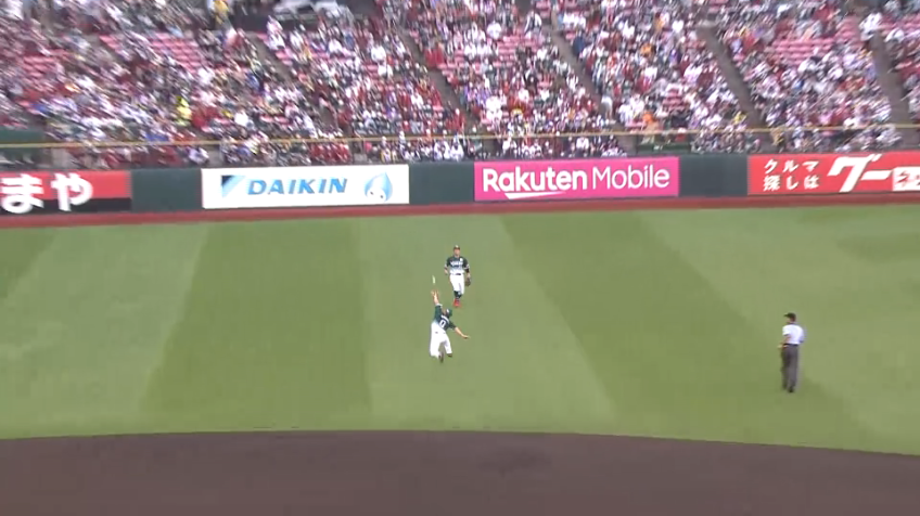 1回表・E小深田大翔 後ろ向きでジャンピングキャッチ!!