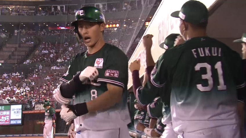 7回裏・E辰己涼介 まさしくラッキー7!! 弾丸ライナーはスタンドまで届く第8号同点2ラン!!