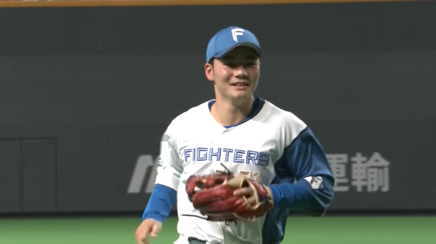 9回表・F清宮幸太郎 1軍公式戦初のサードの守備に就き、ゴロを軽快に捌いた!!