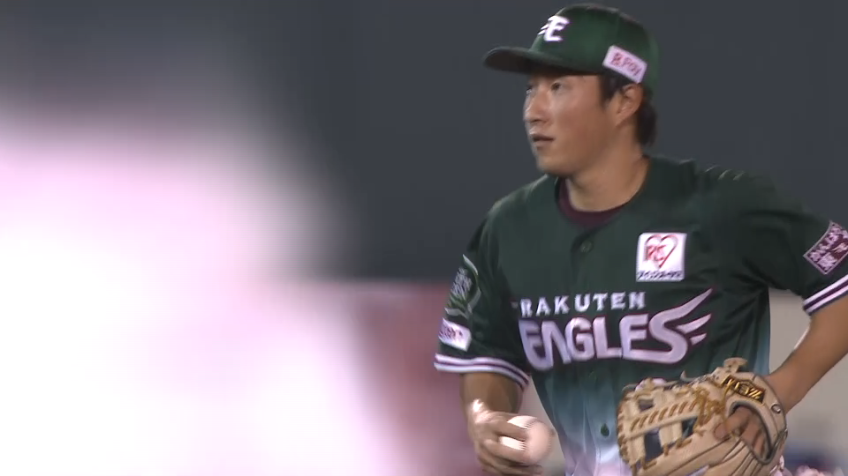 4回表・E小深田大翔 レフトへ抜けそうな打球をジャンピングキャッチ!!