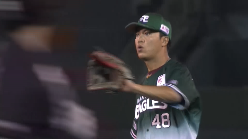 4回表・E渡邊佳明 一度は打球を弾くも落ち着いたプレーをみせる!!