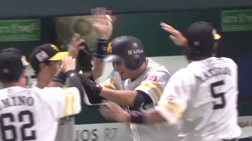 4回裏・H佐藤直樹 嬉しいプロ初ホームラン!! 勝ち越しに成功!!