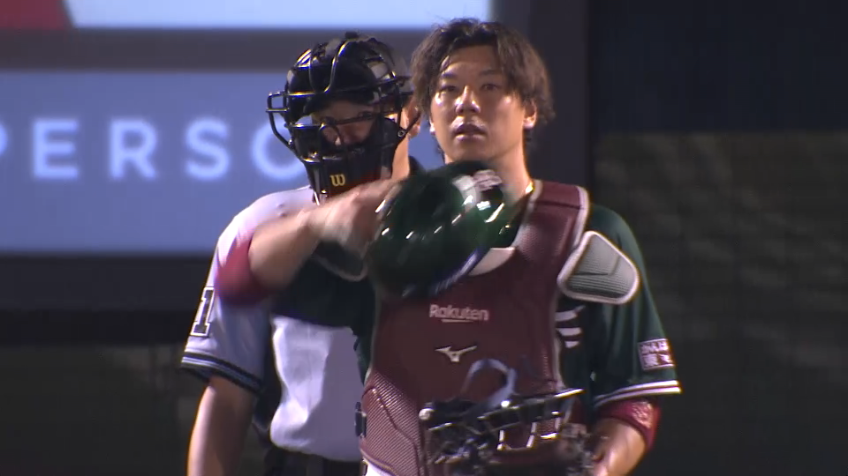 7回表・E炭谷銀仁朗 投手を救う!! ストライク送球で盗塁阻止!!