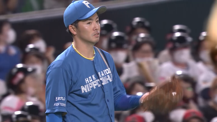 1回裏・F谷内亮太 三塁線の強烈な打球をダイビングキャッチ!!