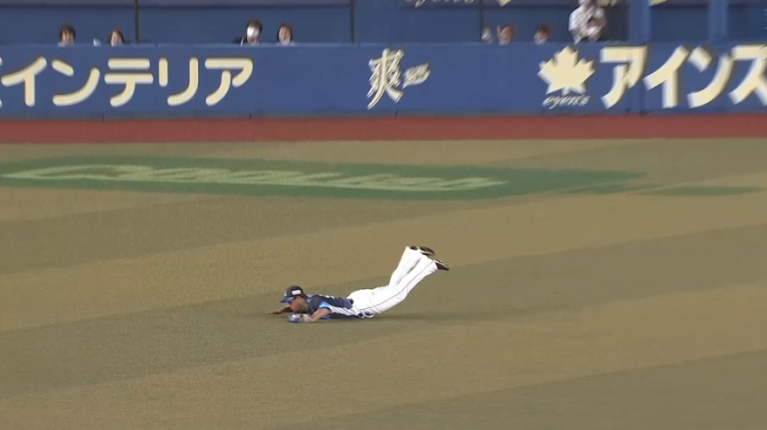 7回裏・L愛斗 鋭いライナーを飛び込んでつかみ取る好プレー!!