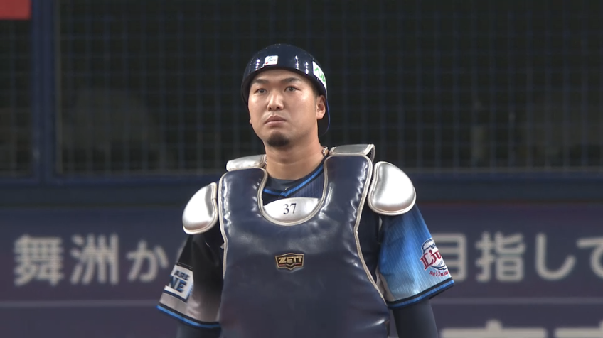 1回裏・L柘植世那 チャンスは作らせない!! 見事な送球で盗塁を阻止!!