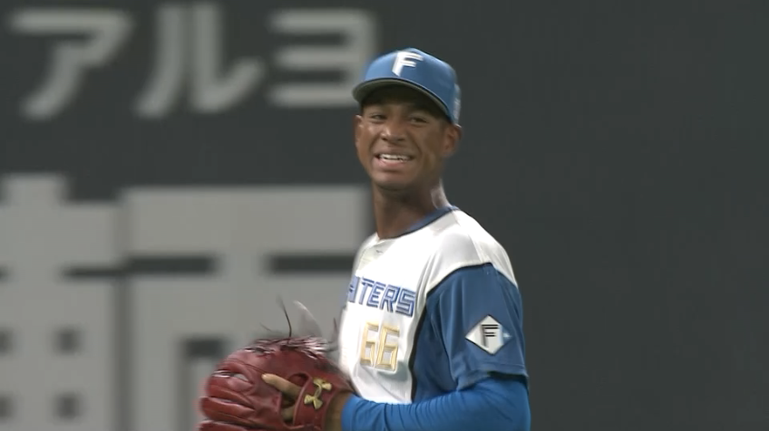 2回表・F万波中正 ファインプレーでヒットは許さない!!