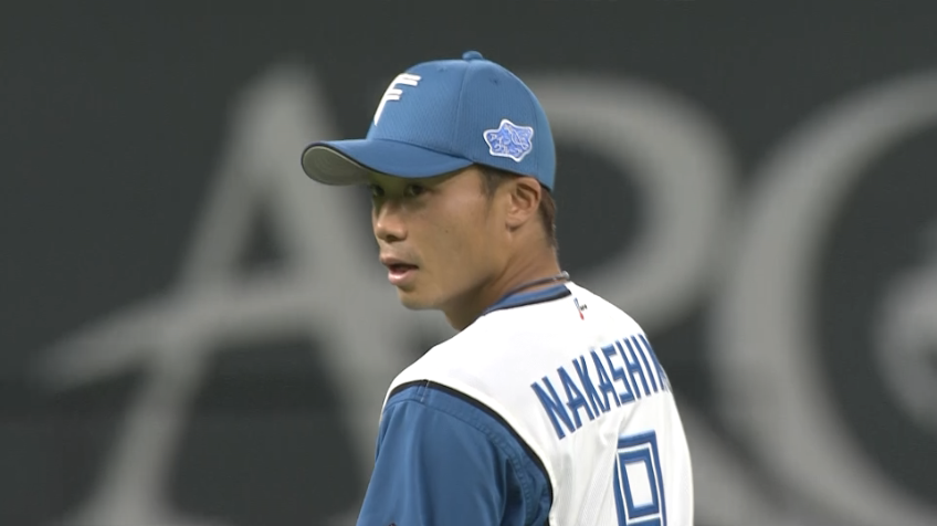 8回表・F中島卓也 後ろは任せろ!! 投手を助けるファインプレー!!